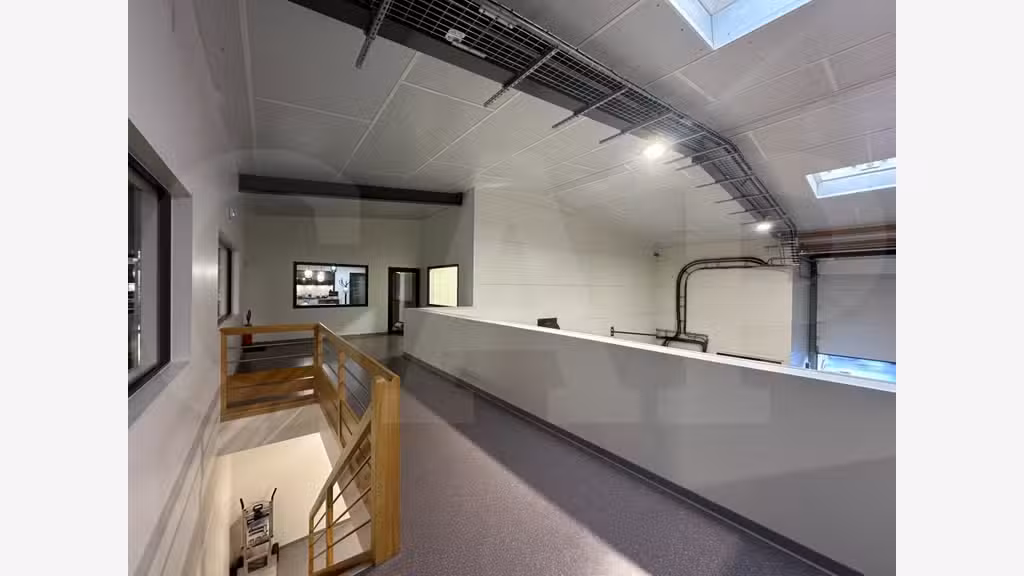 Vente local d'activités 770m² sur 3600m² à Plestan