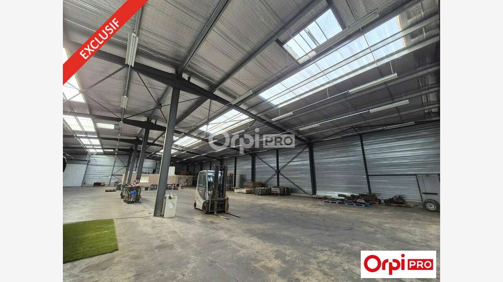 Loca d'activité à vendre de 1500m² à Génissieux
