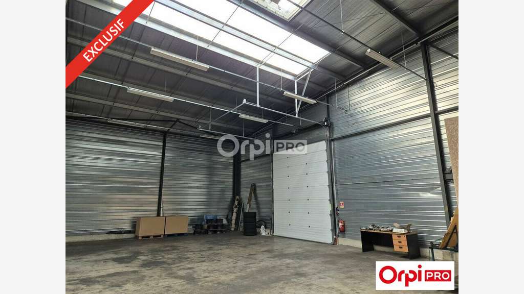 Loca d'activité à vendre de 1500m² à Génissieux