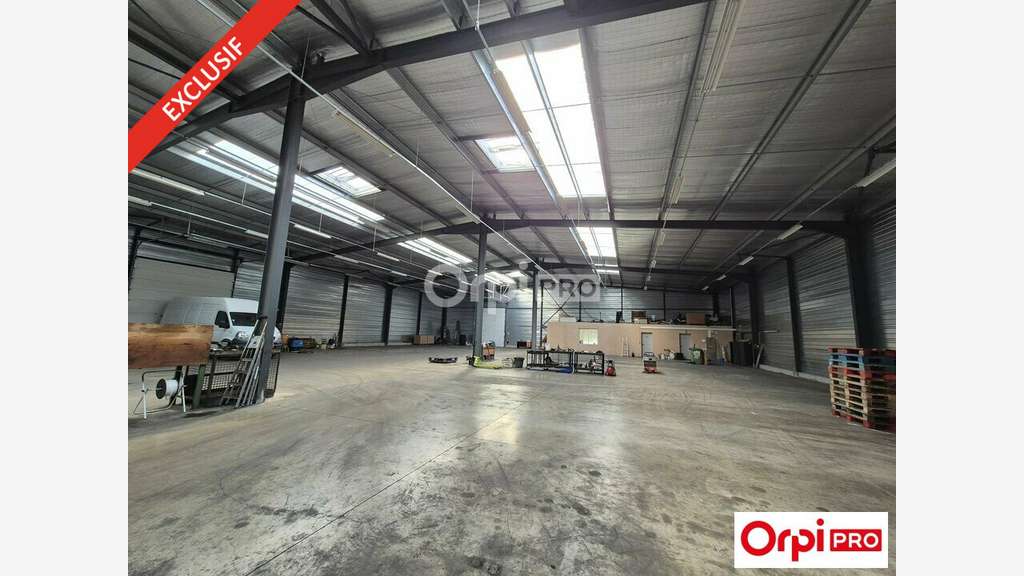 Loca d'activité à vendre de 1500m² à Génissieux
