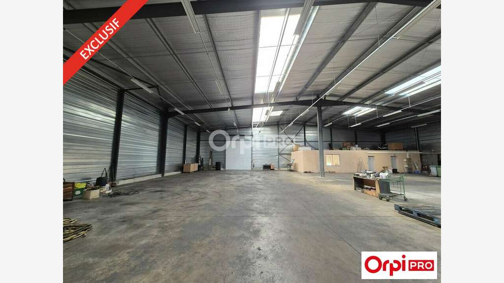 Loca d'activité à vendre de 1500m² à Génissieux