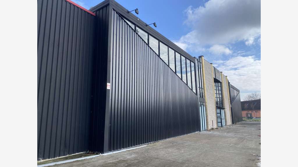 Local d'activité 1485m² à St-Thibault-des-Vignes
