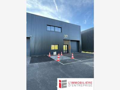 A vendre local activité 122m² à Theix RN165