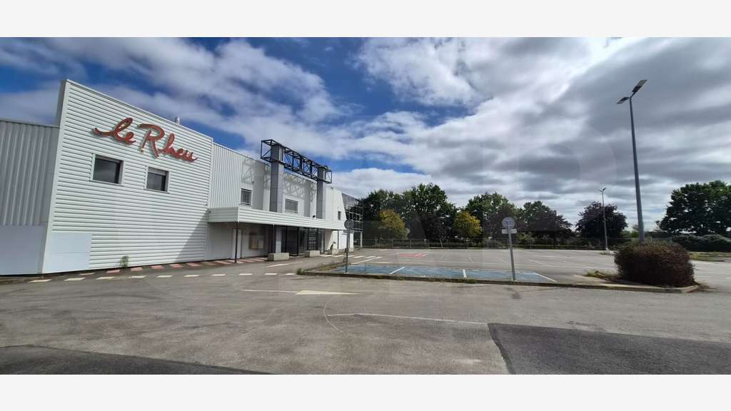 AV local d’activité réhabilité 1250m² au Rheu 