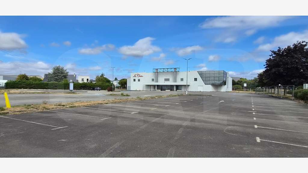 AV local d’activité réhabilité 1250m² au Rheu 