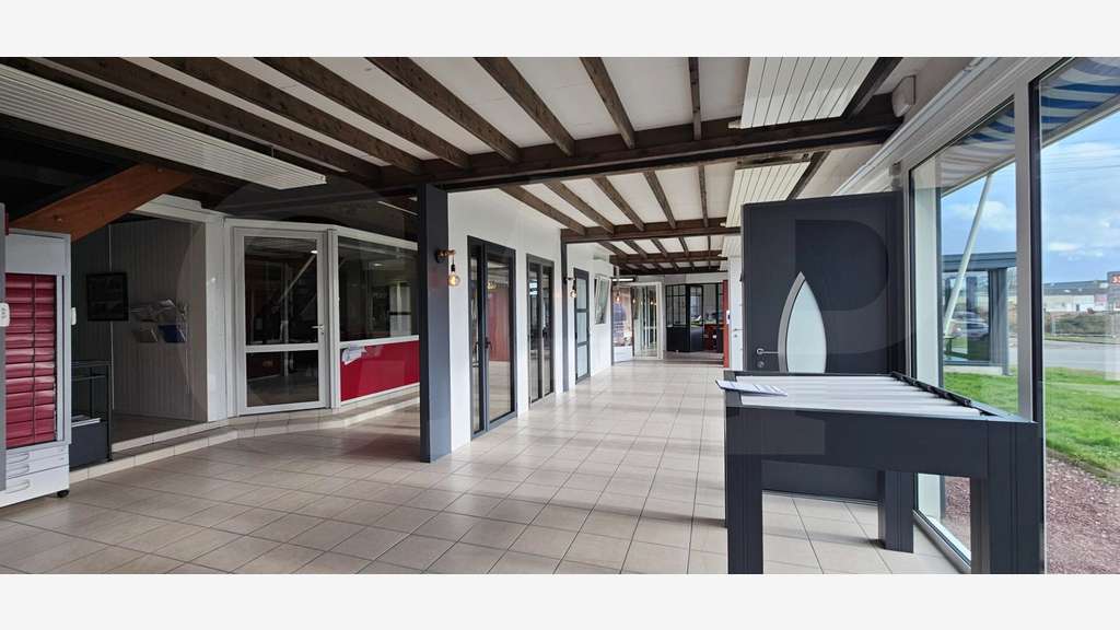 A vendre bâtiment indépendant 1 850m² ZAC Le Rheu