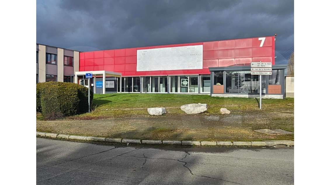 A vendre bâtiment indépendant 1 850m² ZAC Le Rheu