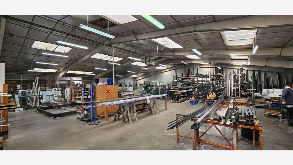 A vendre bâtiment indépendant 1 850m² ZAC Le Rheu