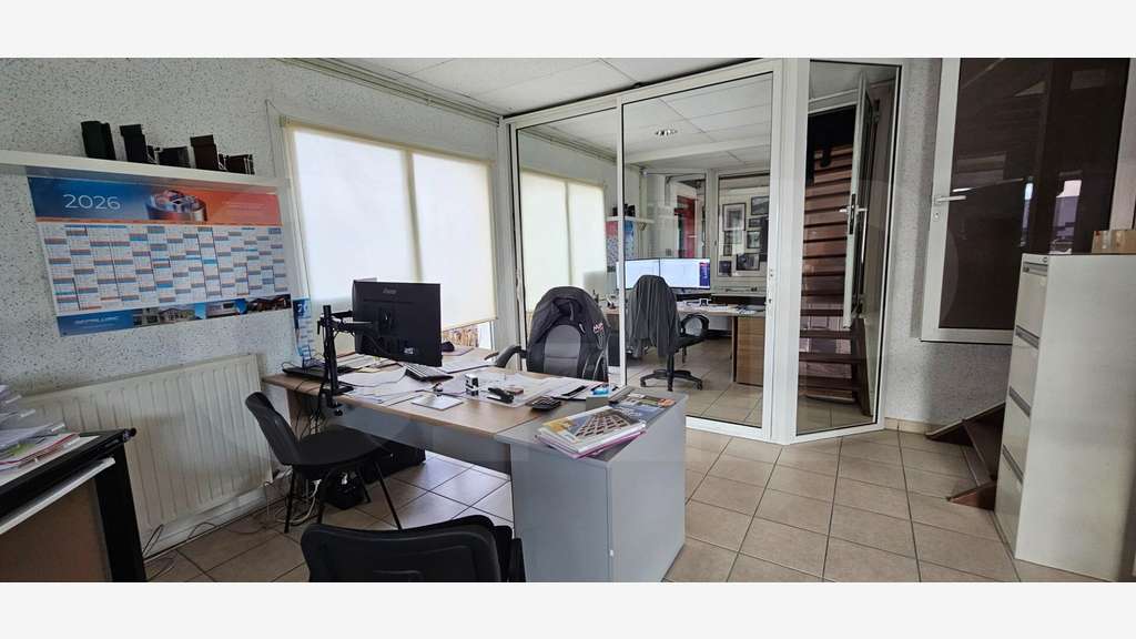 A vendre bâtiment indépendant 1 850m² ZAC Le Rheu