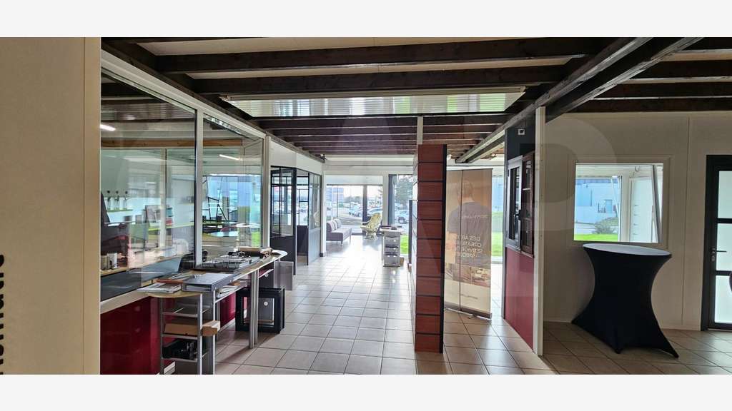 A vendre bâtiment indépendant 1 850m² ZAC Le Rheu