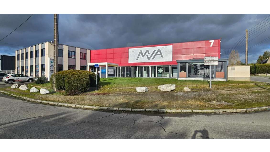 A vendre bâtiment indépendant 1 850m² ZAC Le Rheu