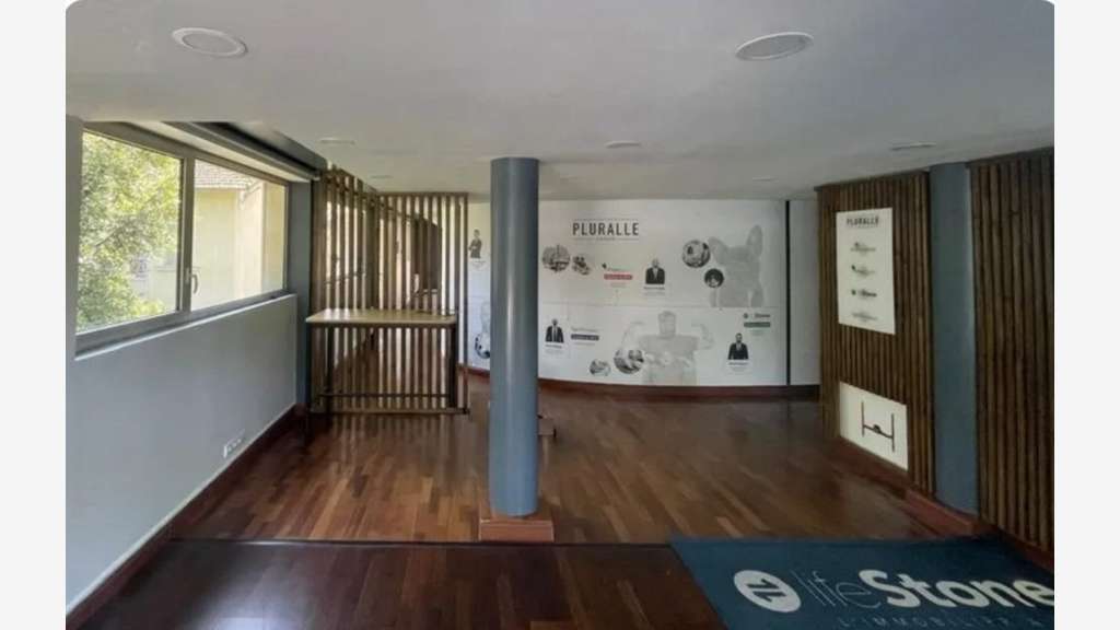 AV magnifique local d'activités 246m² à Enghien