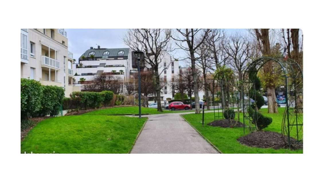 AV magnifique local d'activités 246m² à Enghien