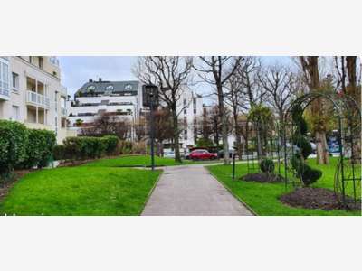 AV magnifique local d'activités 246m² à Enghien
