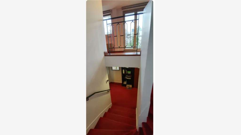 AV magnifique local d'activités 246m² à Enghien