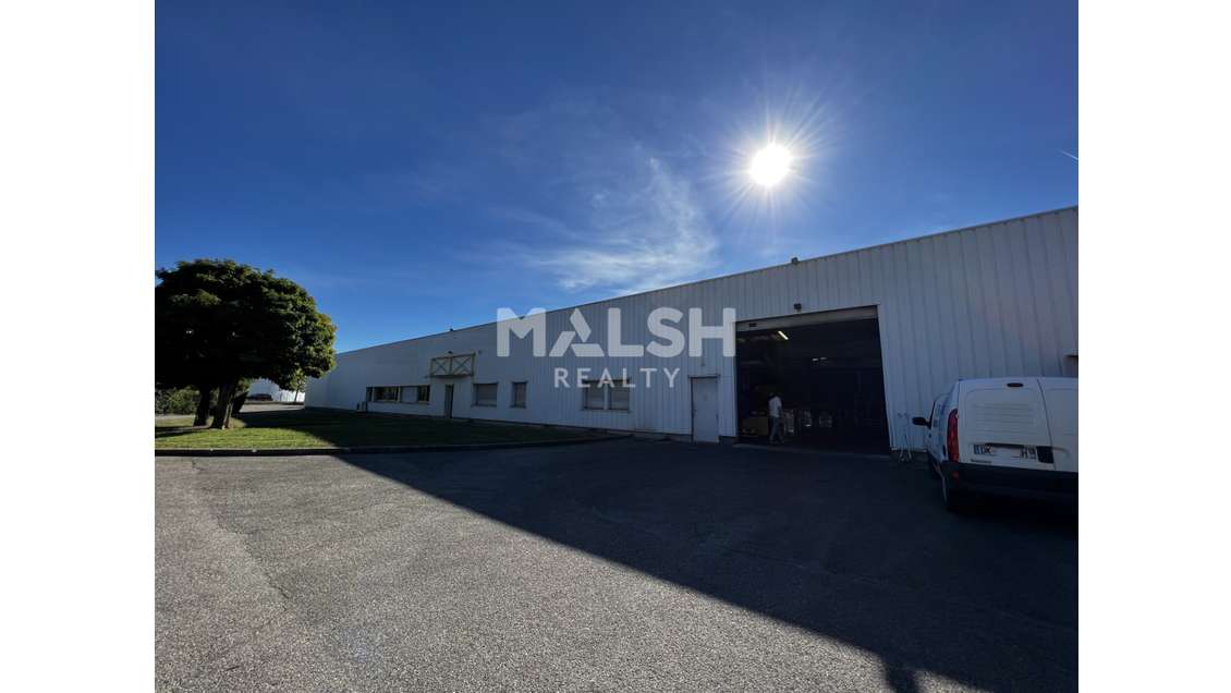 Vente local d'activité 1970m² à Bron