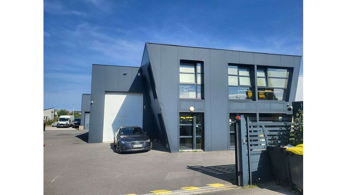 Locaux 750m² à vendre à Calais zone Marcel Doret