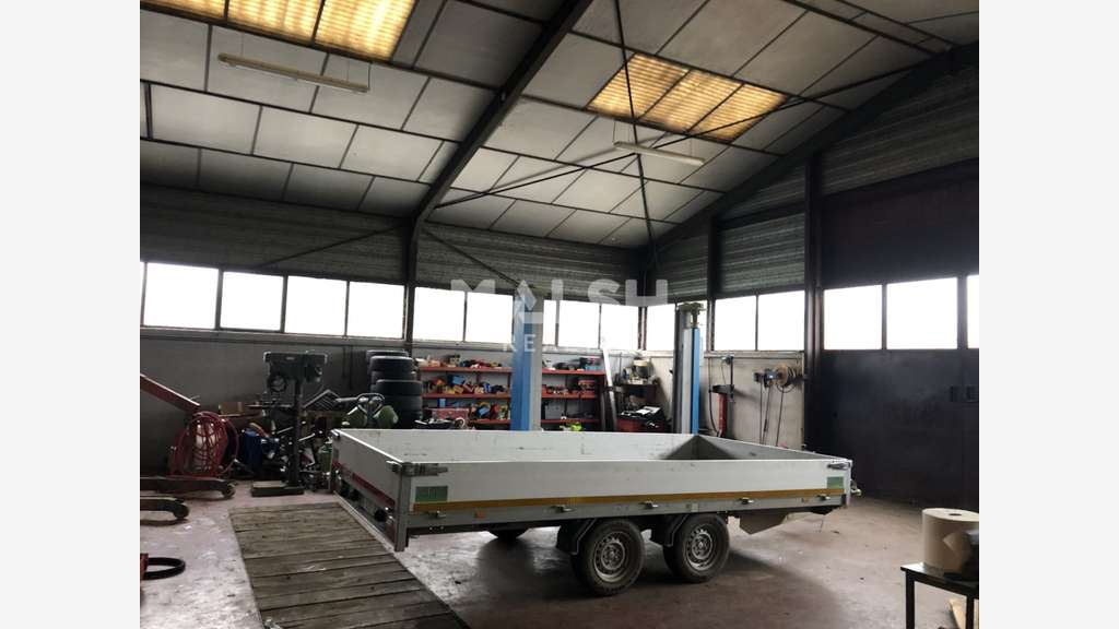 Vente local d'activité 555m² sur 2715m² à Coise