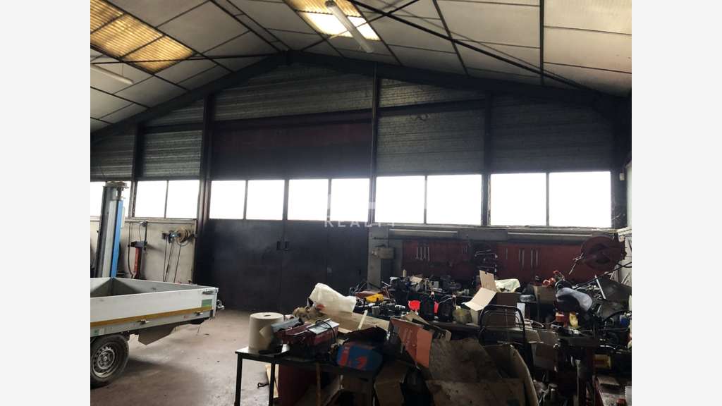 Vente local d'activité 555m² sur 2715m² à Coise