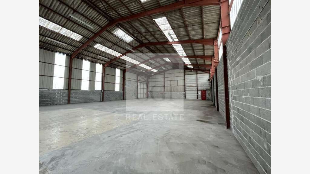 Vente local d'activité 2700m² à Saint-Sauveur