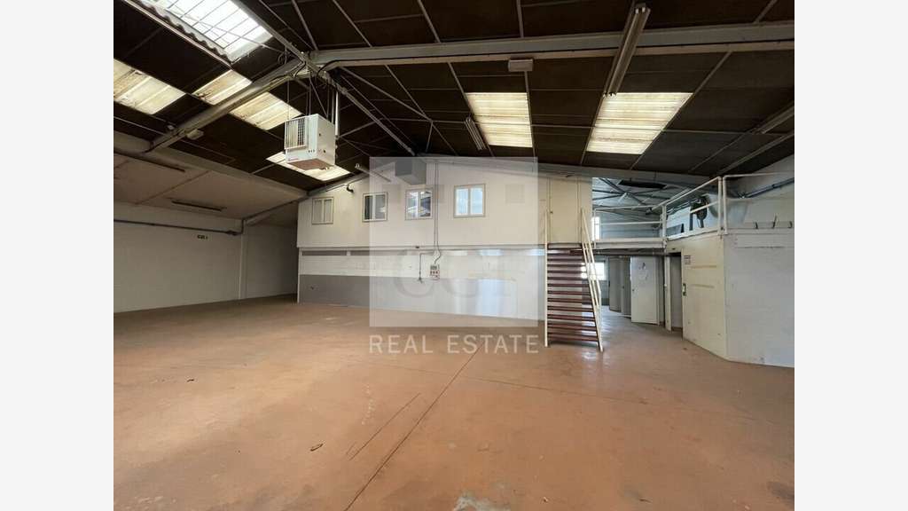 Vente local d'activité 2700m² à Saint-Sauveur