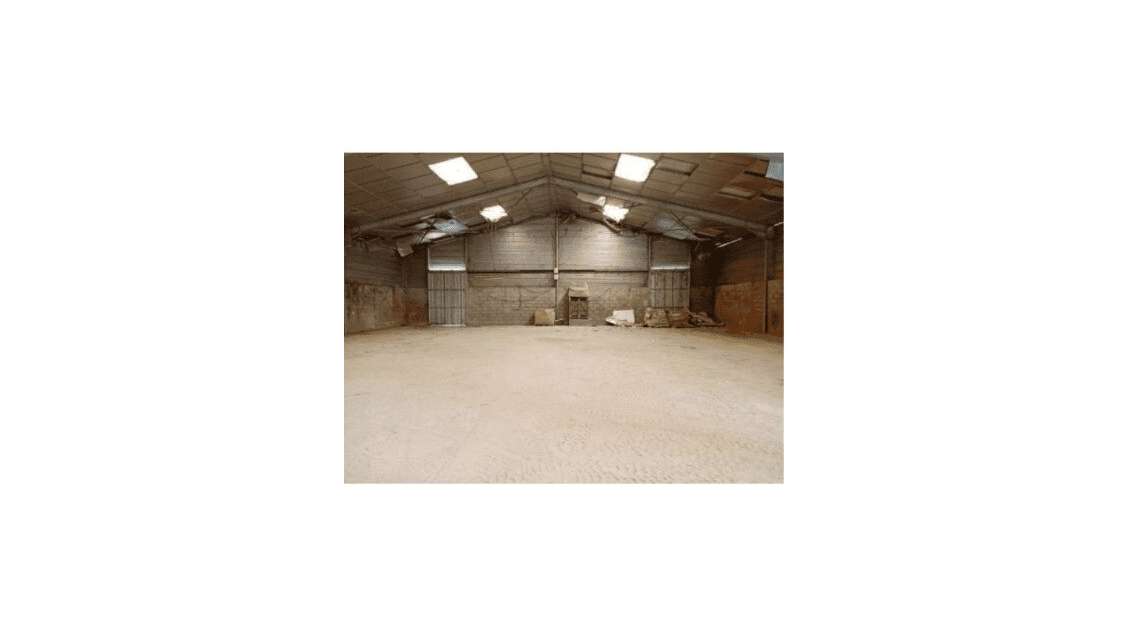 A vendre locaux 990m² sur 1ha à Vers-Pont-du-Gard