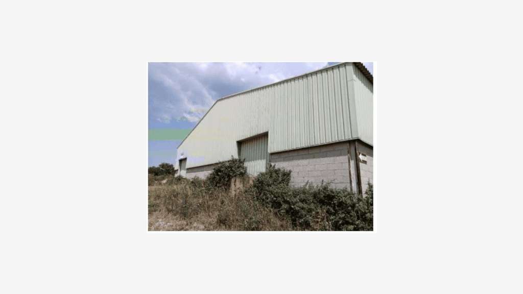 A vendre locaux 990m² sur 1ha à Vers-Pont-du-Gard