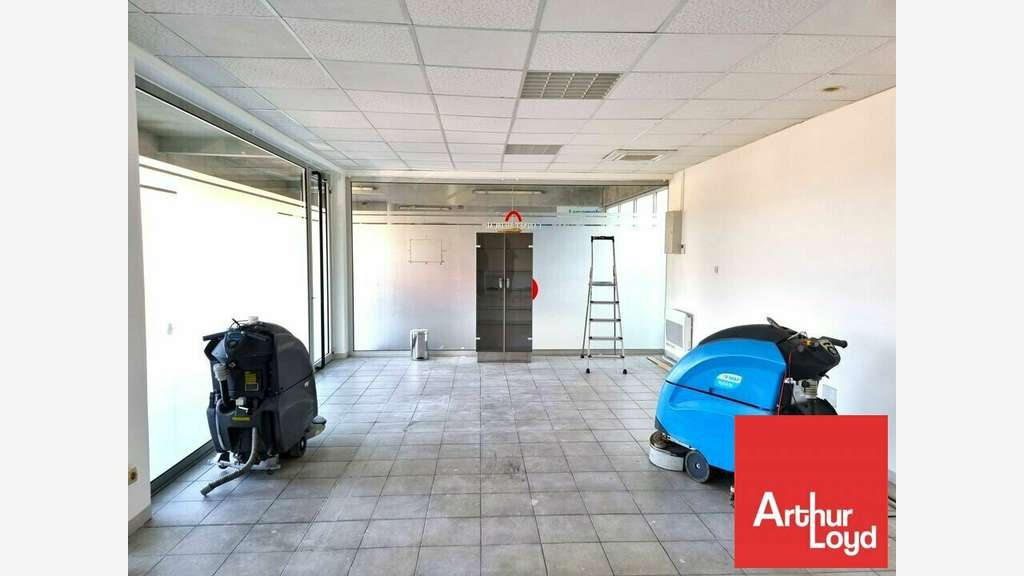 Cellules commerciales R+1 à vendre à Poitiers