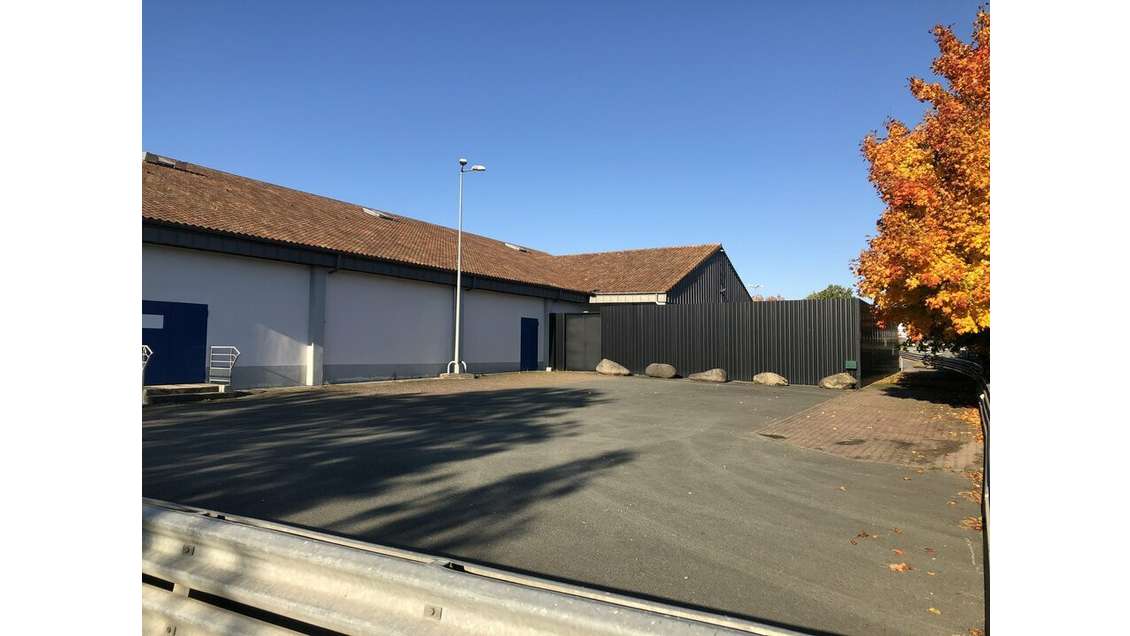 Vente local commercial de 1143m² zac à Montcoutant