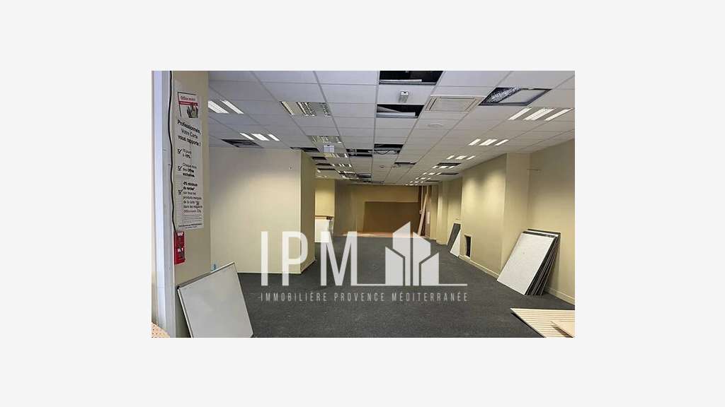 Vente local commercial de 182m² à Marseille 13006