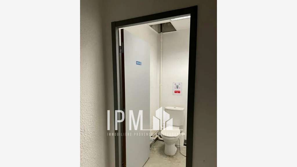 Vente local commercial de 182m² à Marseille 13006