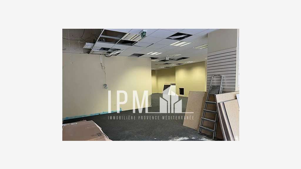 Vente local commercial de 182m² à Marseille 13006