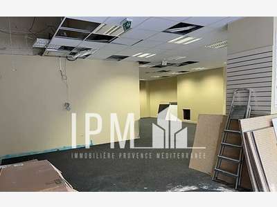 Vente local commercial de 182m² à Marseille 13006
