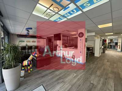Local commercial 590m² à vendre à Agen 