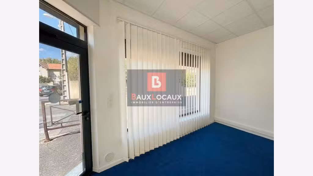 Local commercial 54m² en angle à vendre à Avignon 