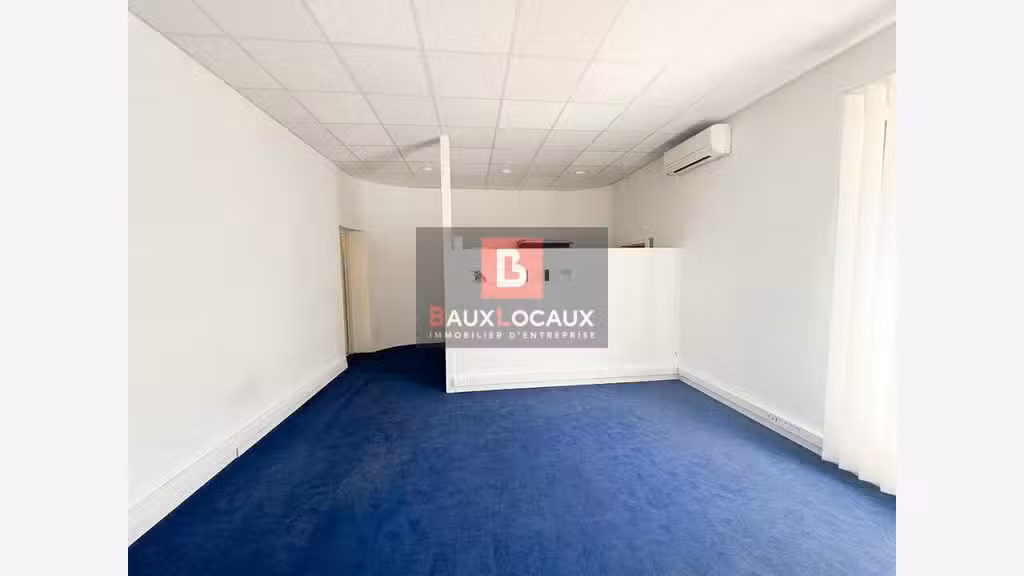 Local commercial 54m² en angle à vendre à Avignon 