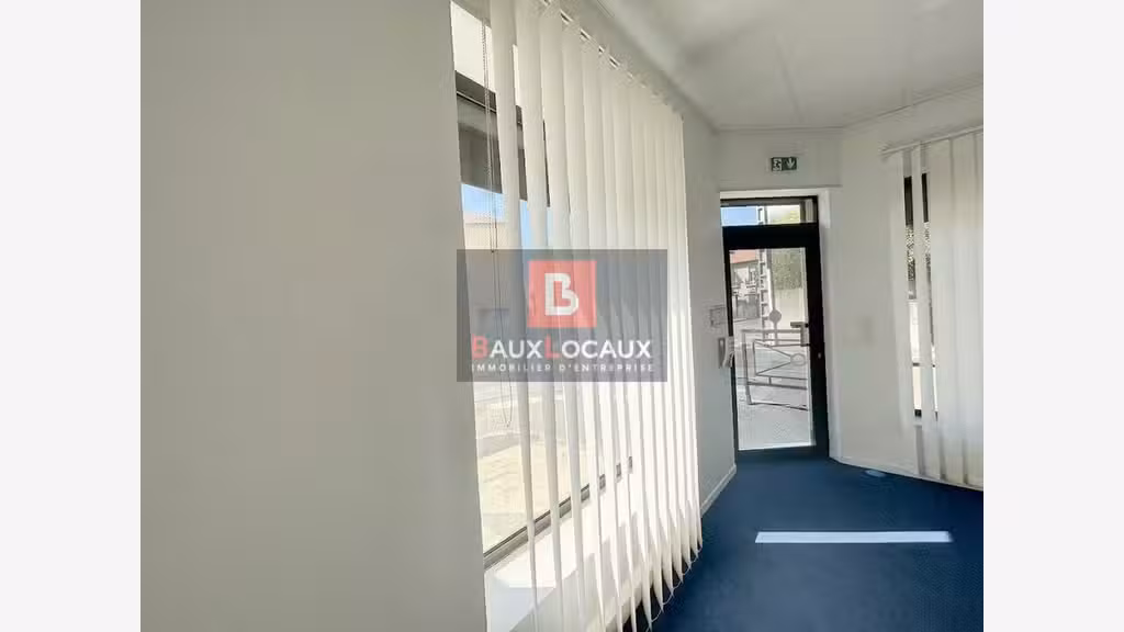 Local commercial 54m² en angle à vendre à Avignon 