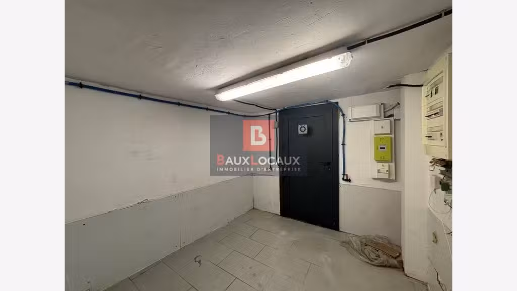 Local commercial 54m² en angle à vendre à Avignon 