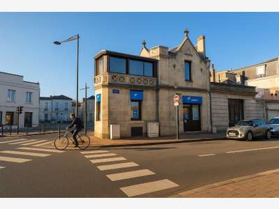 Vente local commercial 121m² R+1 à Bordeaux