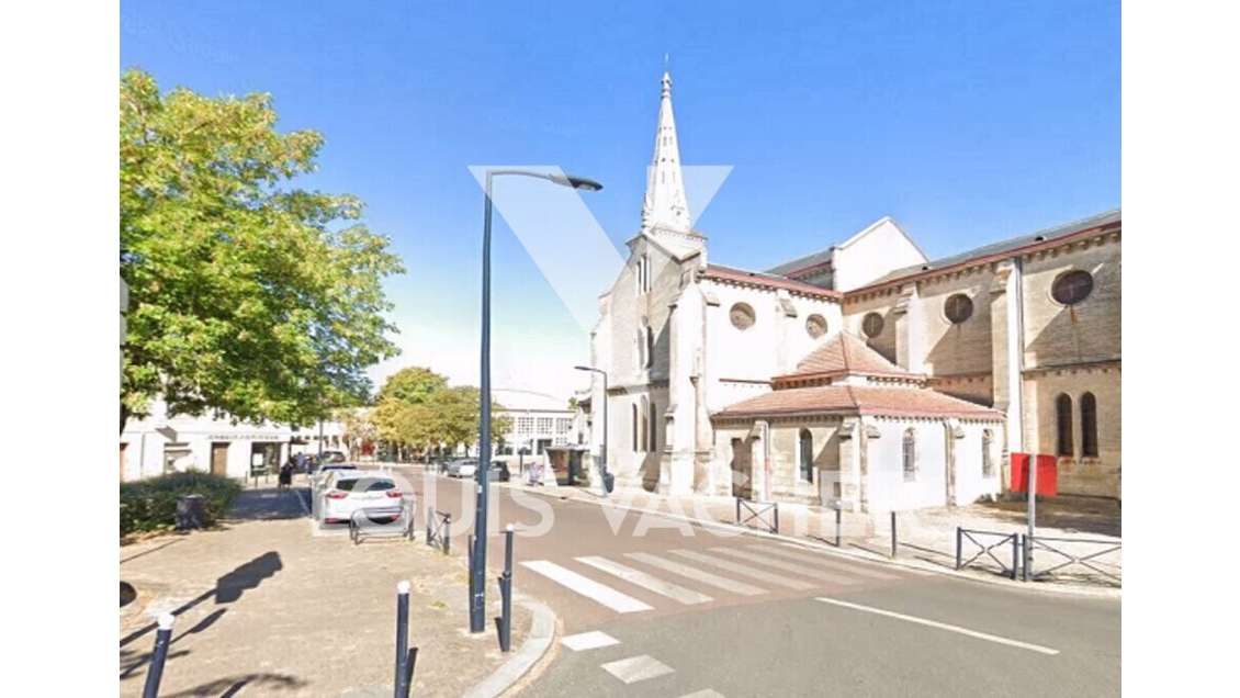 Vente local commercial 95m² à Bordeaux Ch. Delmas 