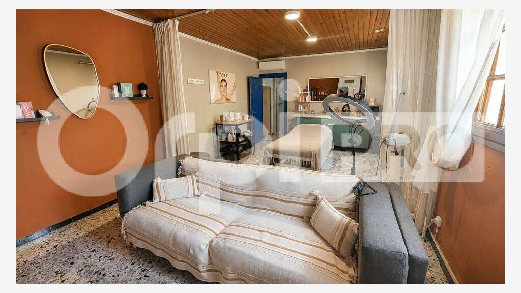 Local commercial 192m² à vendre à Agde 