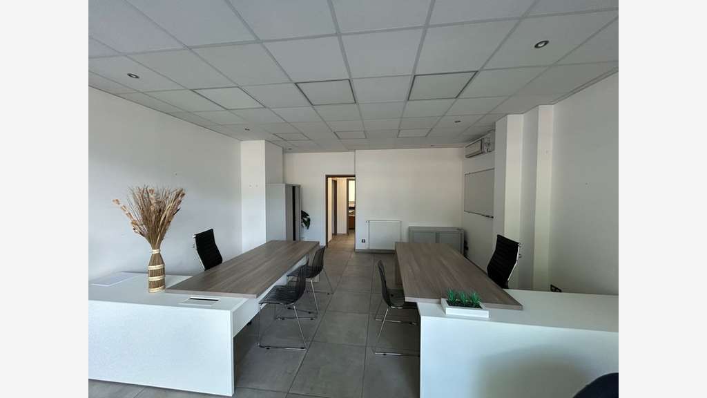AV local commercial ou bureau 72m² Aix les Bains