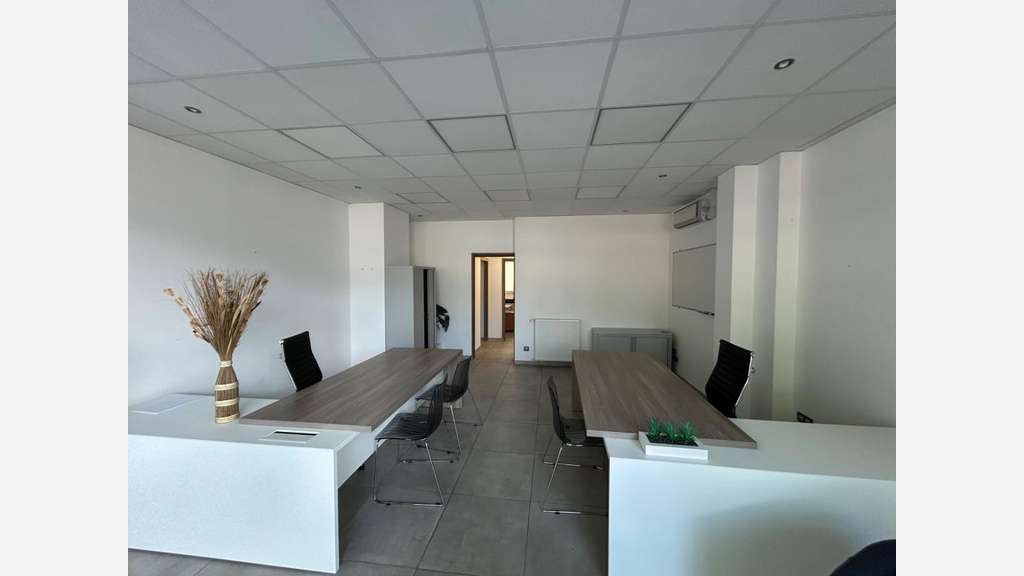AV local commercial ou bureau 72m² Aix les Bains
