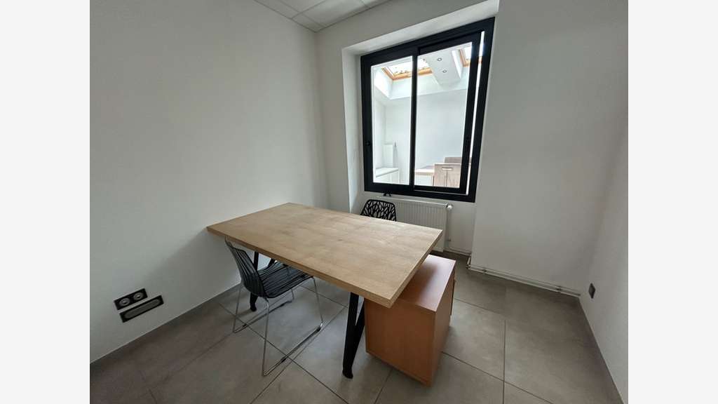 AV local commercial ou bureau 72m² Aix les Bains