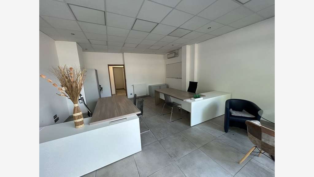 AV local commercial ou bureau 72m² Aix les Bains