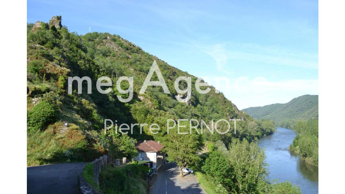 Immeuble avec café restaurant et chambres d'hôtes