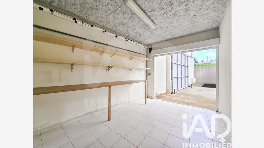 Vente local 53m² avec parking privatif à Alès