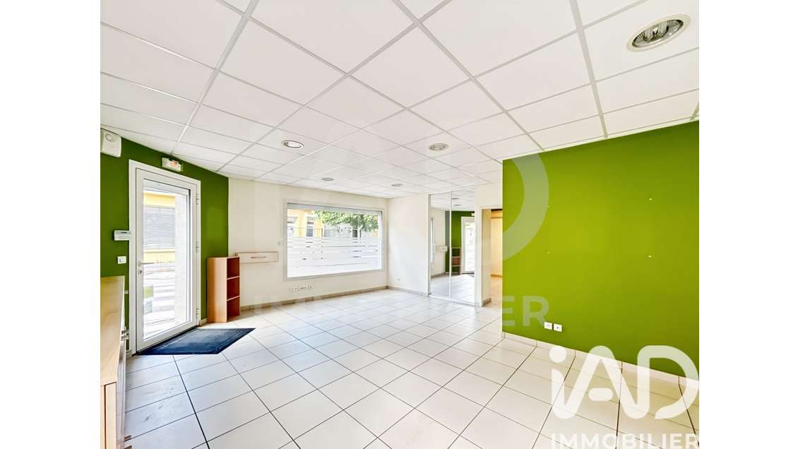 Vente local 53m² avec parking privatif à Alès