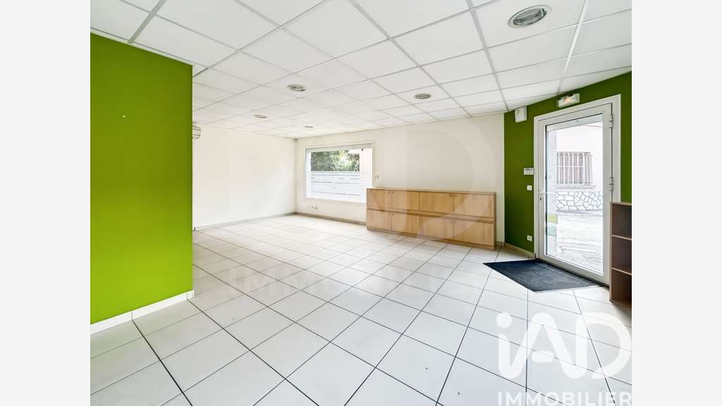 Vente local 53m² avec parking privatif à Alès