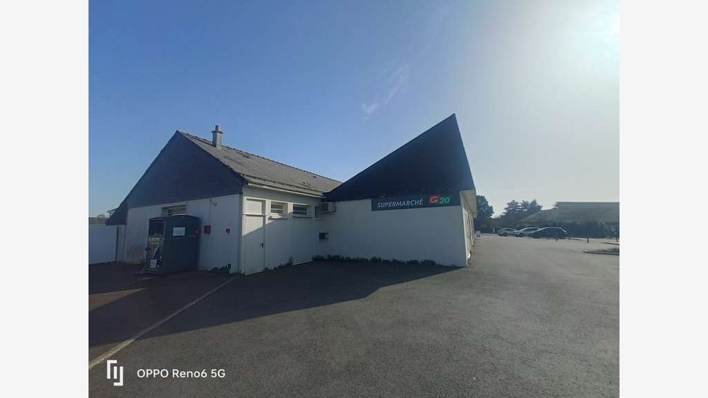 Locaux commerciaux 885m² à vendre proche de Angers